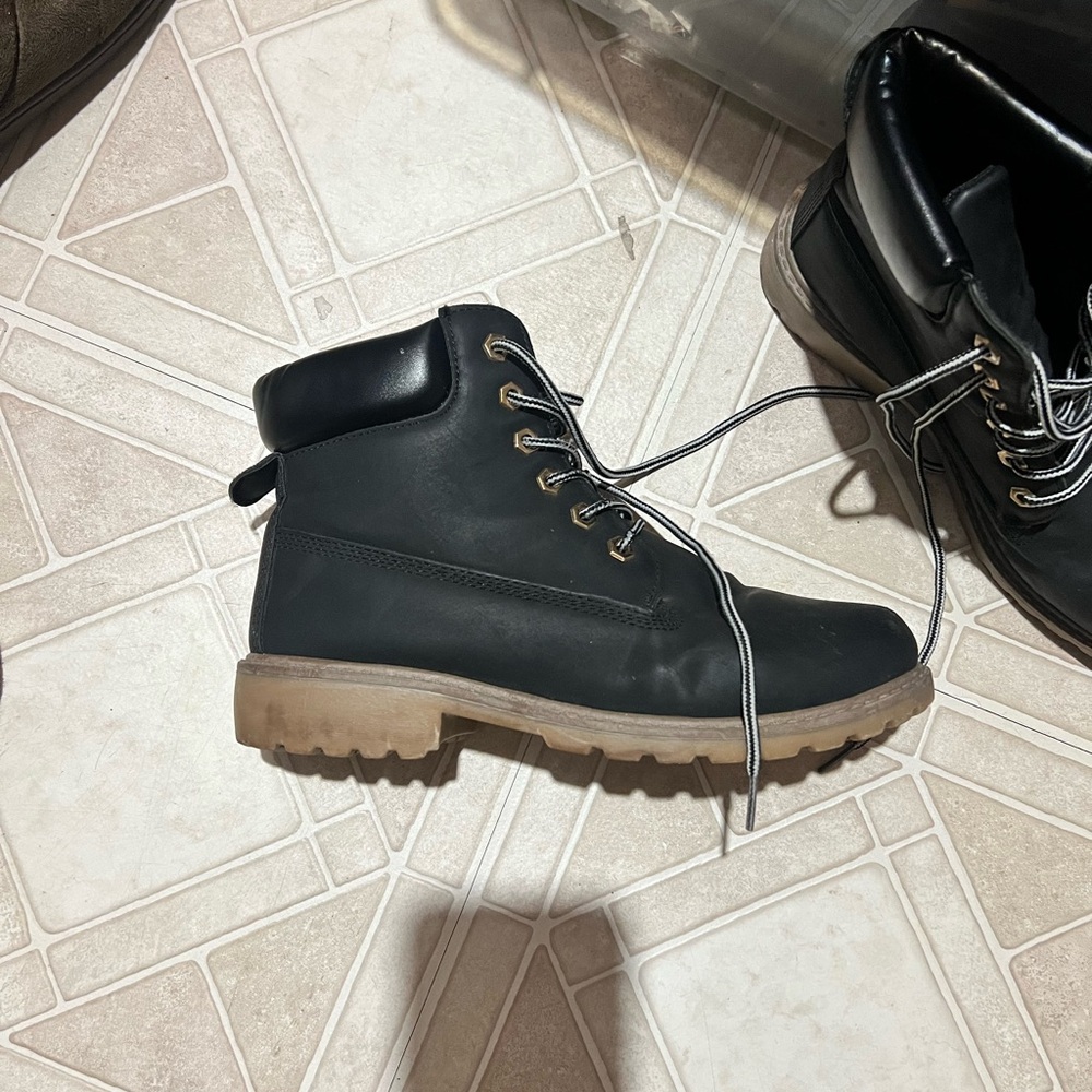 Women's Black boots